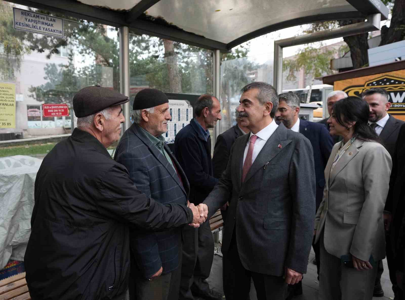 Bakan Tekin: "Sahtekarlara, hırsızlara sahip çıkan bir muhalefetle karşı karşıyayız"