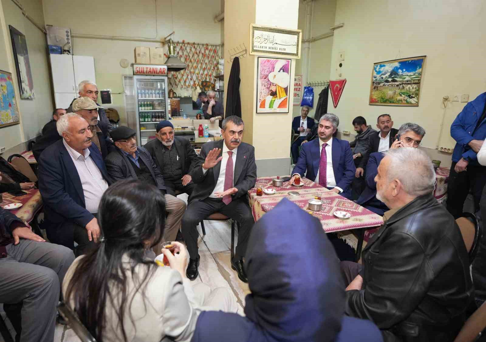 Bakan Tekin: "Sahtekarlara, hırsızlara sahip çıkan bir muhalefetle karşı karşıyayız"