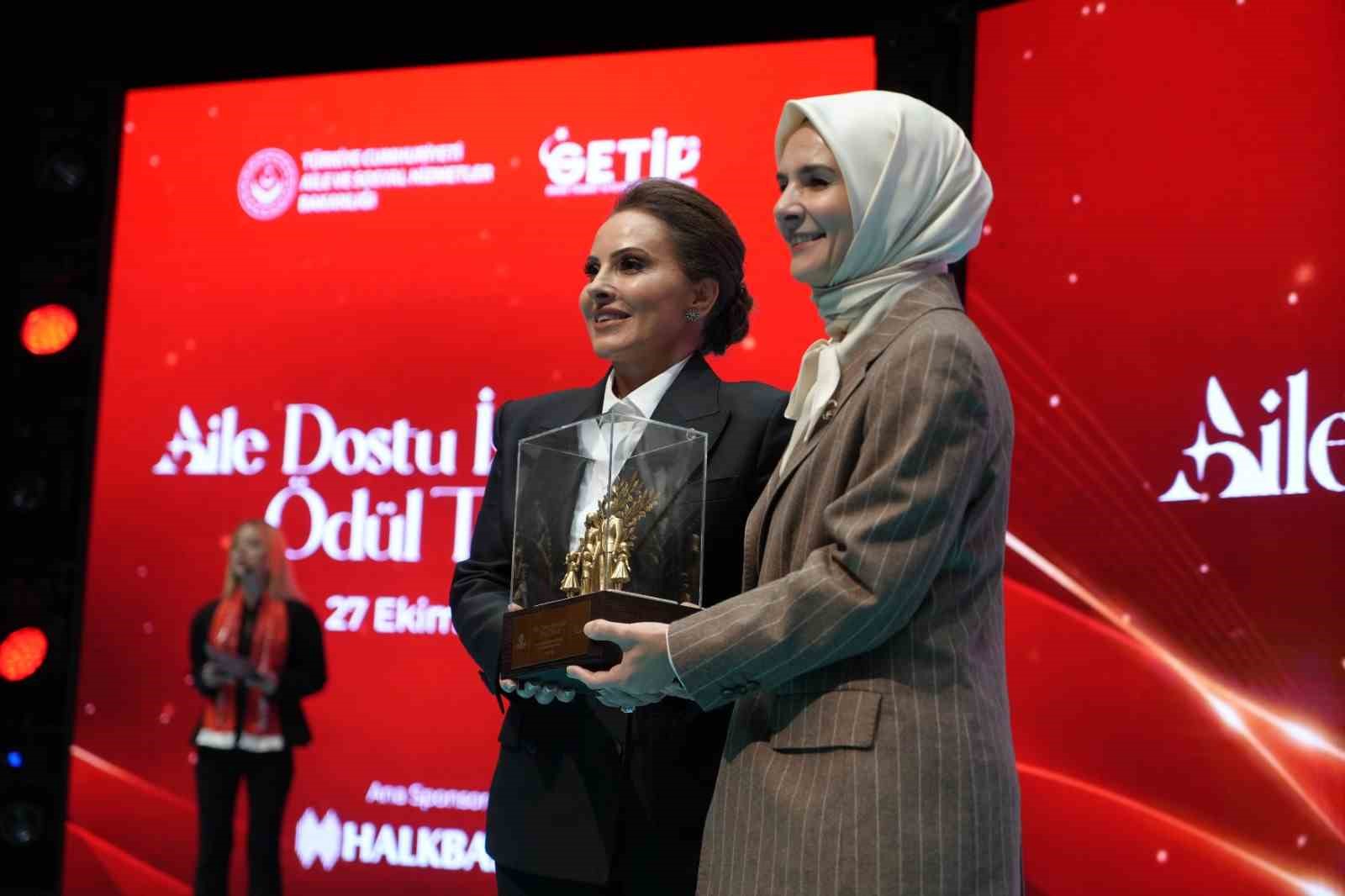 Bakan Göktaş: "Aileyi güçlendirmek için tüm alanlar aile dostu olmalı"