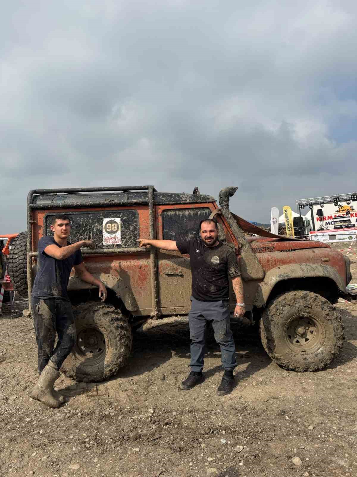 Kapıdağ Off-Road Ekibi, Mustafakemalpaşa’dan kupalarla döndü