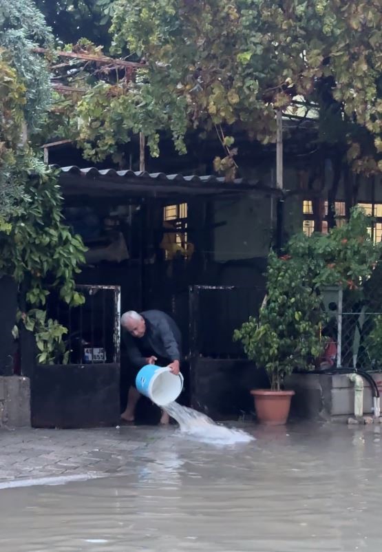 Fethiye’de sağanak yağış hayatı olumsuz etkiledi
