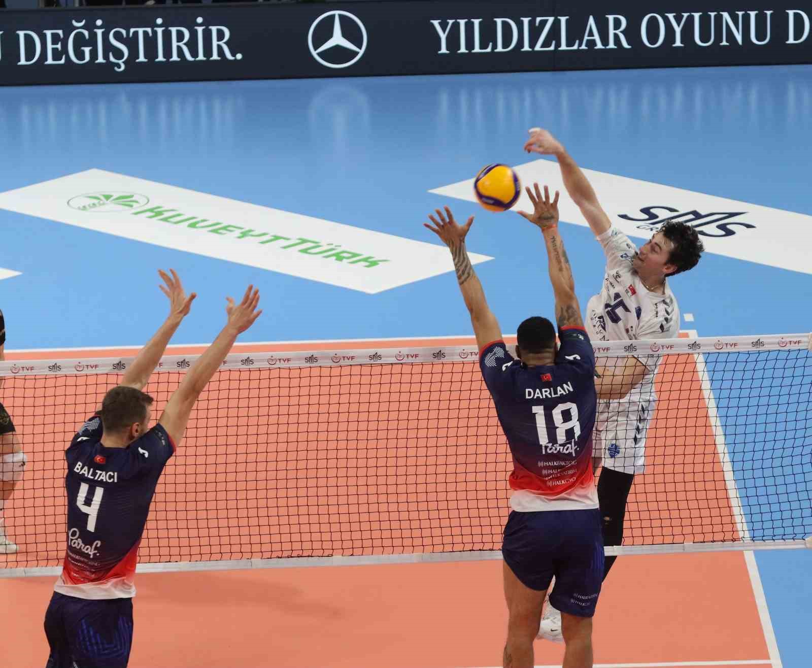 Efeler Ligi: Altekma: 0 - Halkbank: 3