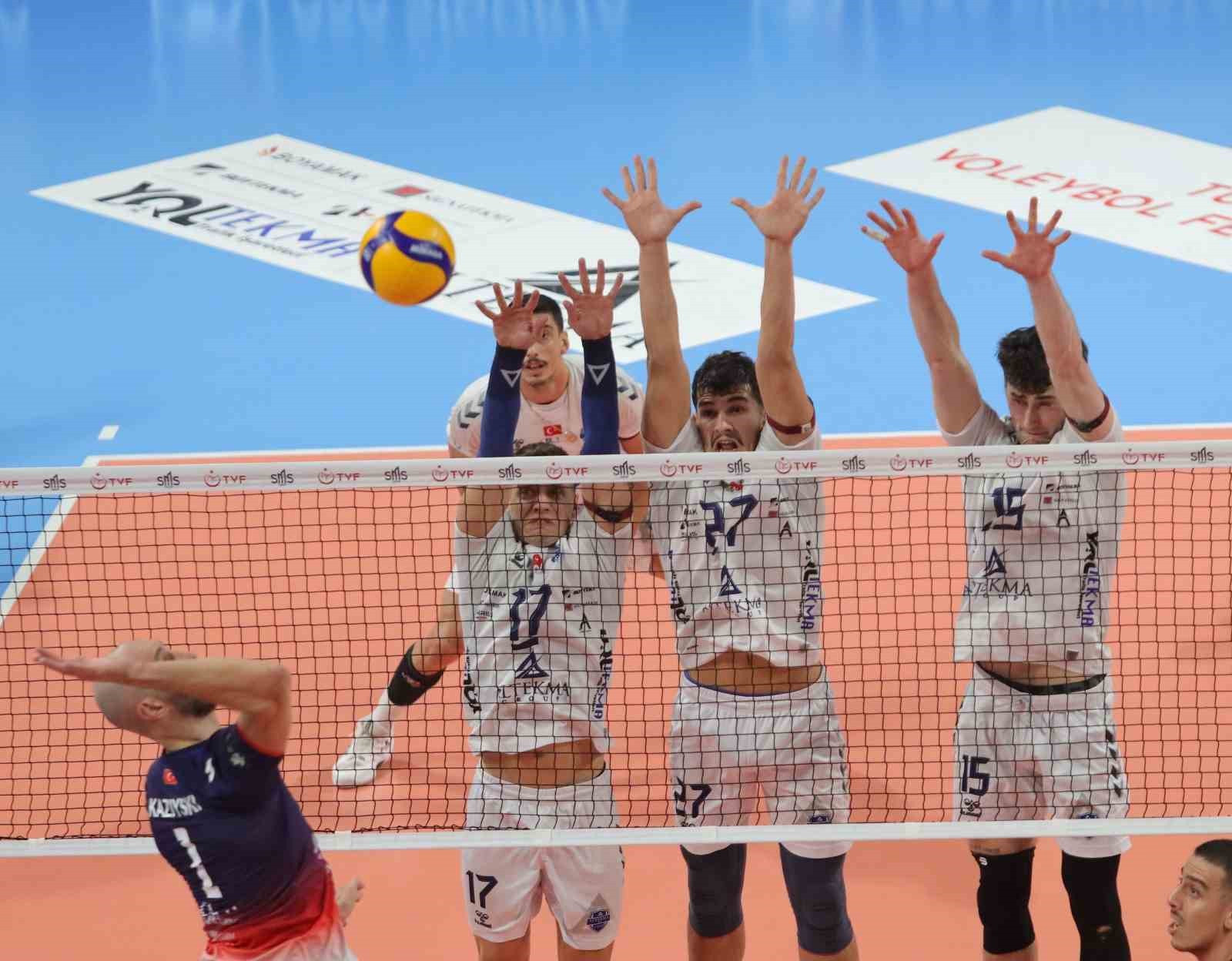 Efeler Ligi: Altekma: 0 - Halkbank: 3