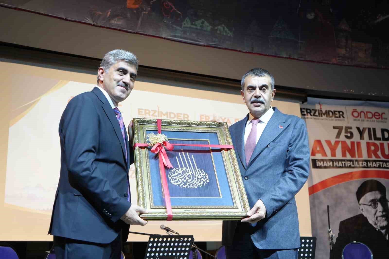 Bakan Tekin: "İmam hatip okullarının üçüncü kurucusu Cumhurbaşkanımız Recep Tayyip Erdoğan’dır"