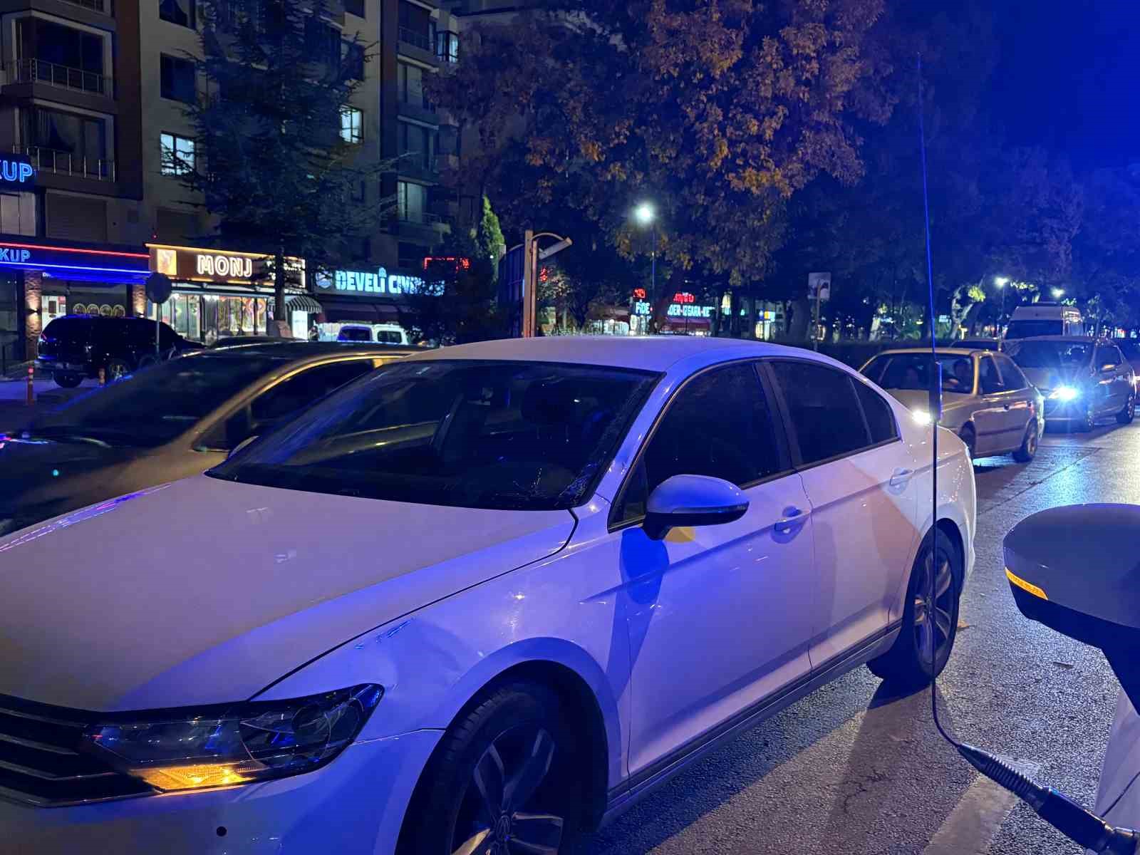 Otomobilin çarptığı üniversite öğrencisi ağır yaralandı