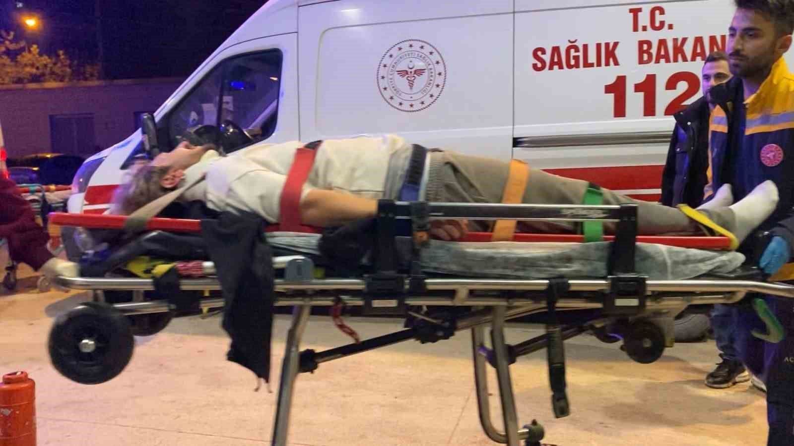 Tır ile kamyonet kafa kafaya çarpıştı: 2 ağır yaralı