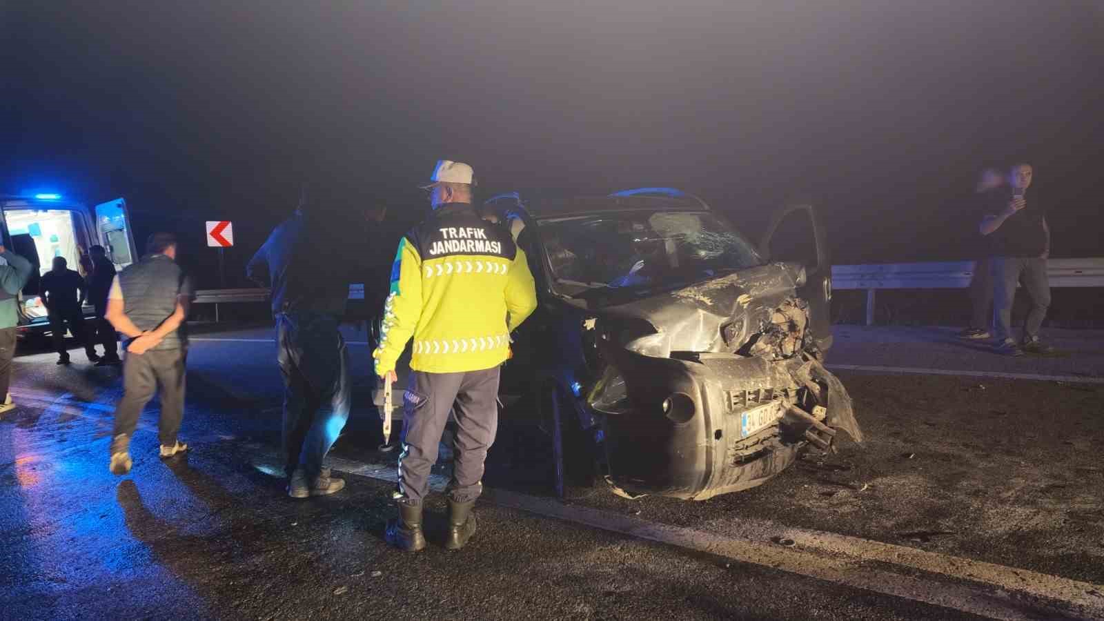 Düzce’de iki araç kafa kafaya çarpıştı: 5 yaralı