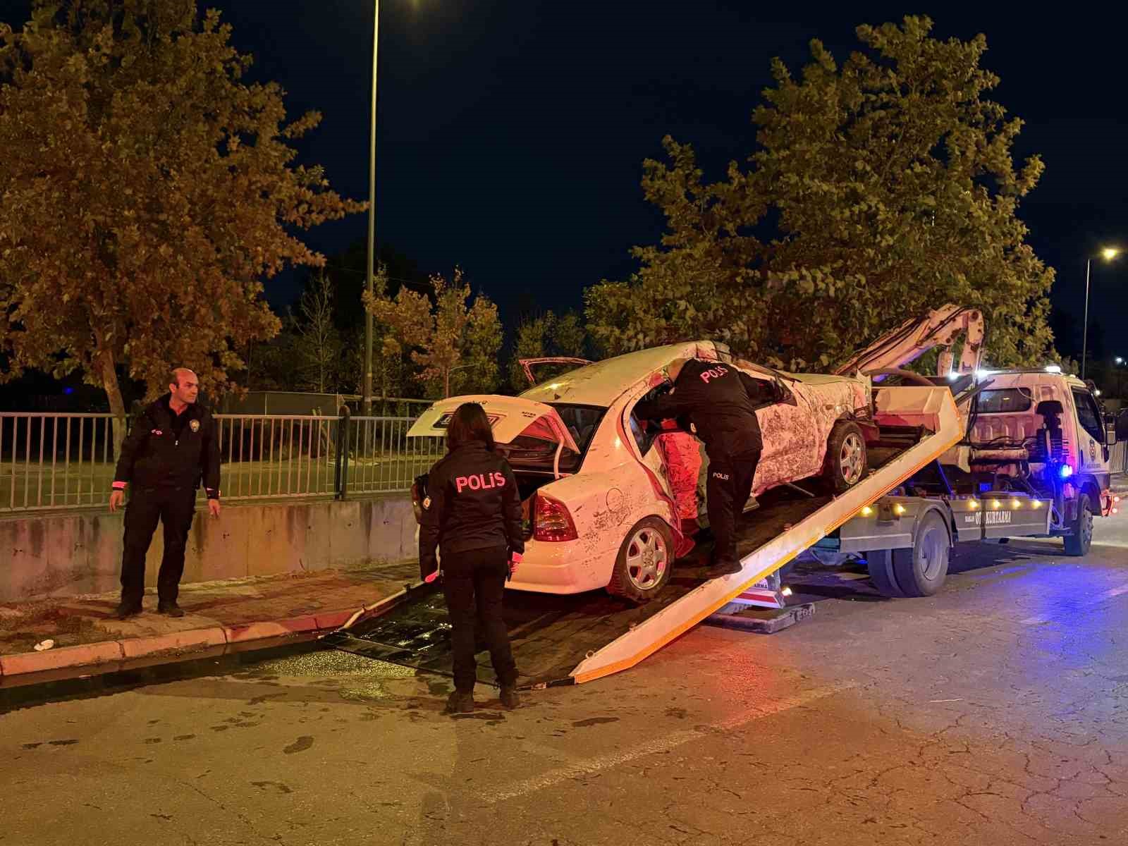 Kayseri’de otomobil kanala uçtu: 2 yaralı