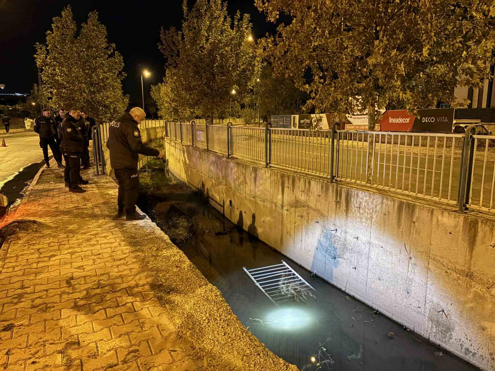 Kayseri’de otomobil kanala uçtu: 2 yaralı