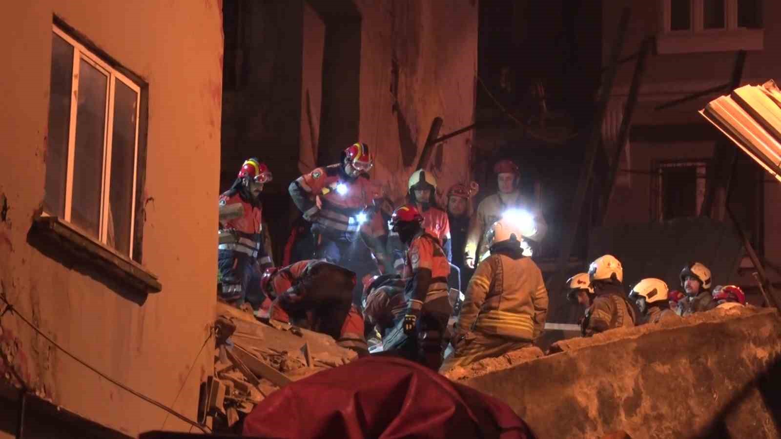 Beyoğlu’nda çöken 5 katlı binada arama çalışmaları tamamlandı