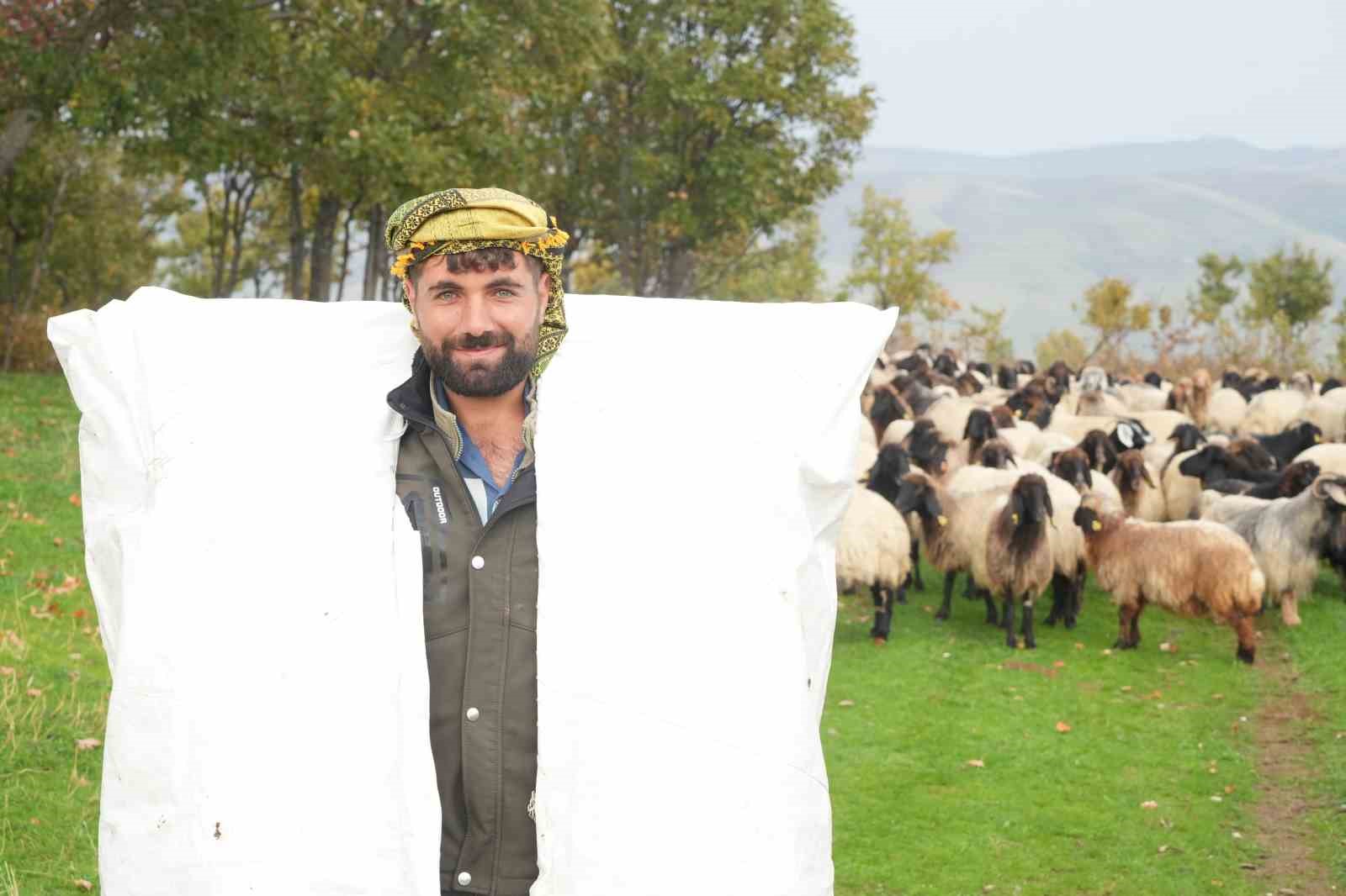 Muş yaylalarındaki göçerlerin dönüş yolculuğu başladı