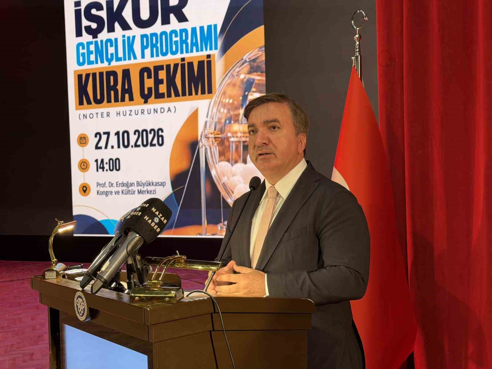 Üniversitelilere iş fırsatı: 869 kişi alınacak