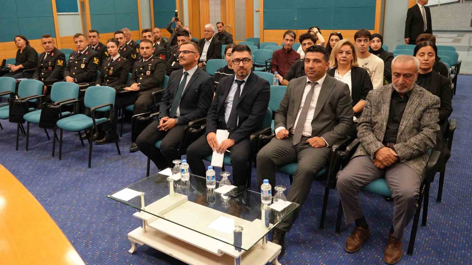 Dr. Öğretim Üyesi Kara: "Cumhuriyet’in kalıcılığı anayasa hükümleri kadar dürüstlüğü, sorumluluğu, hakkaniyeti ve kamu yararını benimseyen insanların yetişmesine bağlıdır"