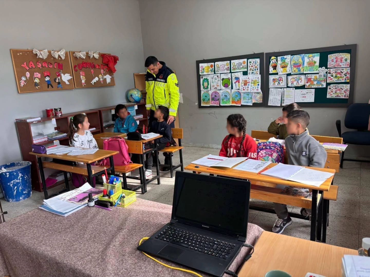 Erzurum’da jandarmadan okul çevrelerinde sıkı denetim