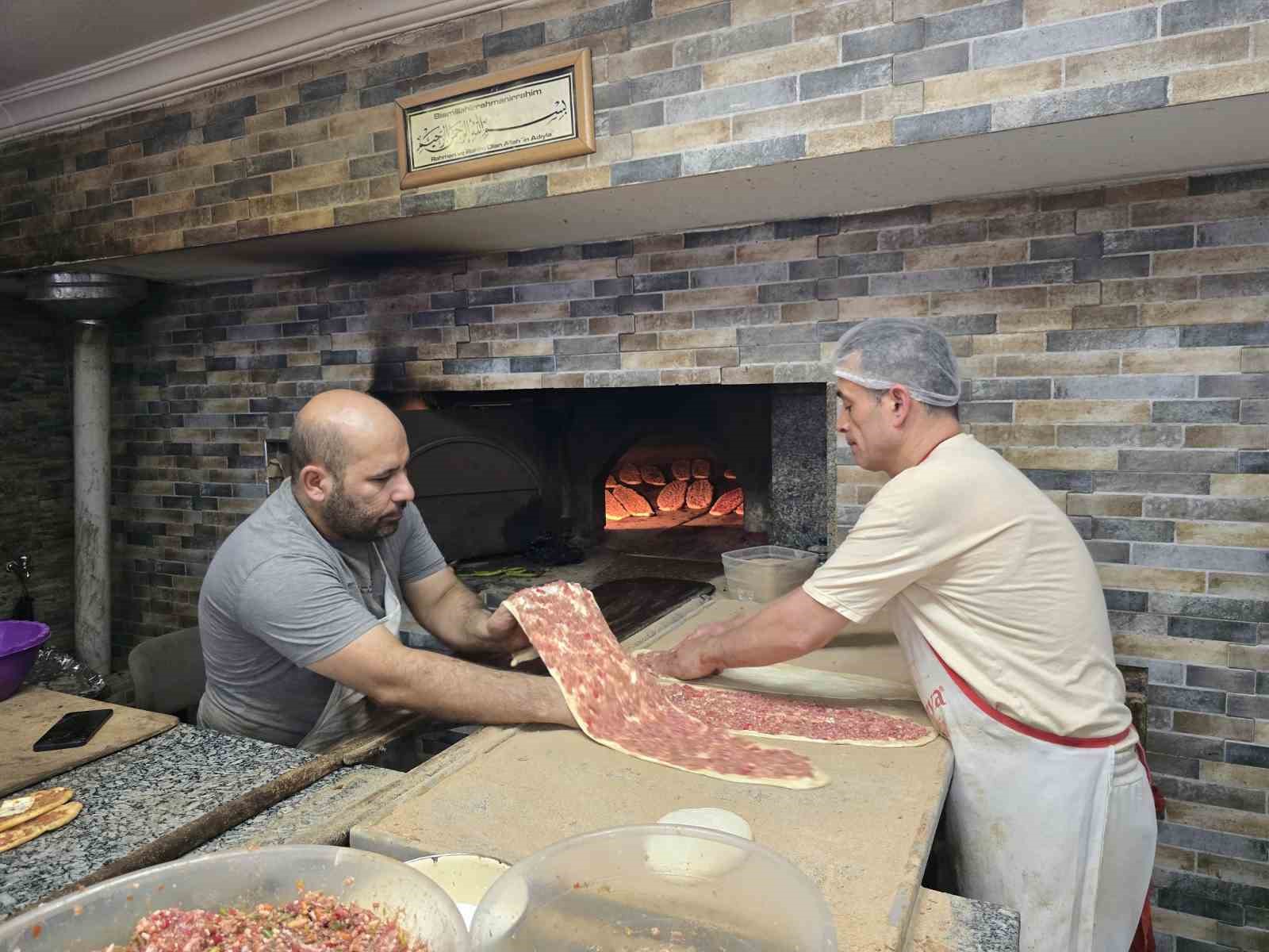 İç Anadolu’nun tescilli lezzetlerinden Yerköy pidesi Konya’nın etli ekmeğine rakip oldu