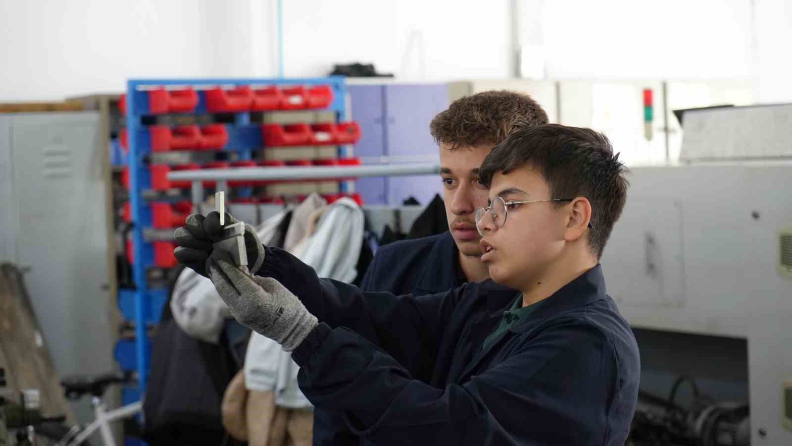 Havacılığın yıldız adayları, TUSAŞ Şehit Hakan Gülşen Mesleki ve Teknik Anadolu Lisesi’nden çıkıyor