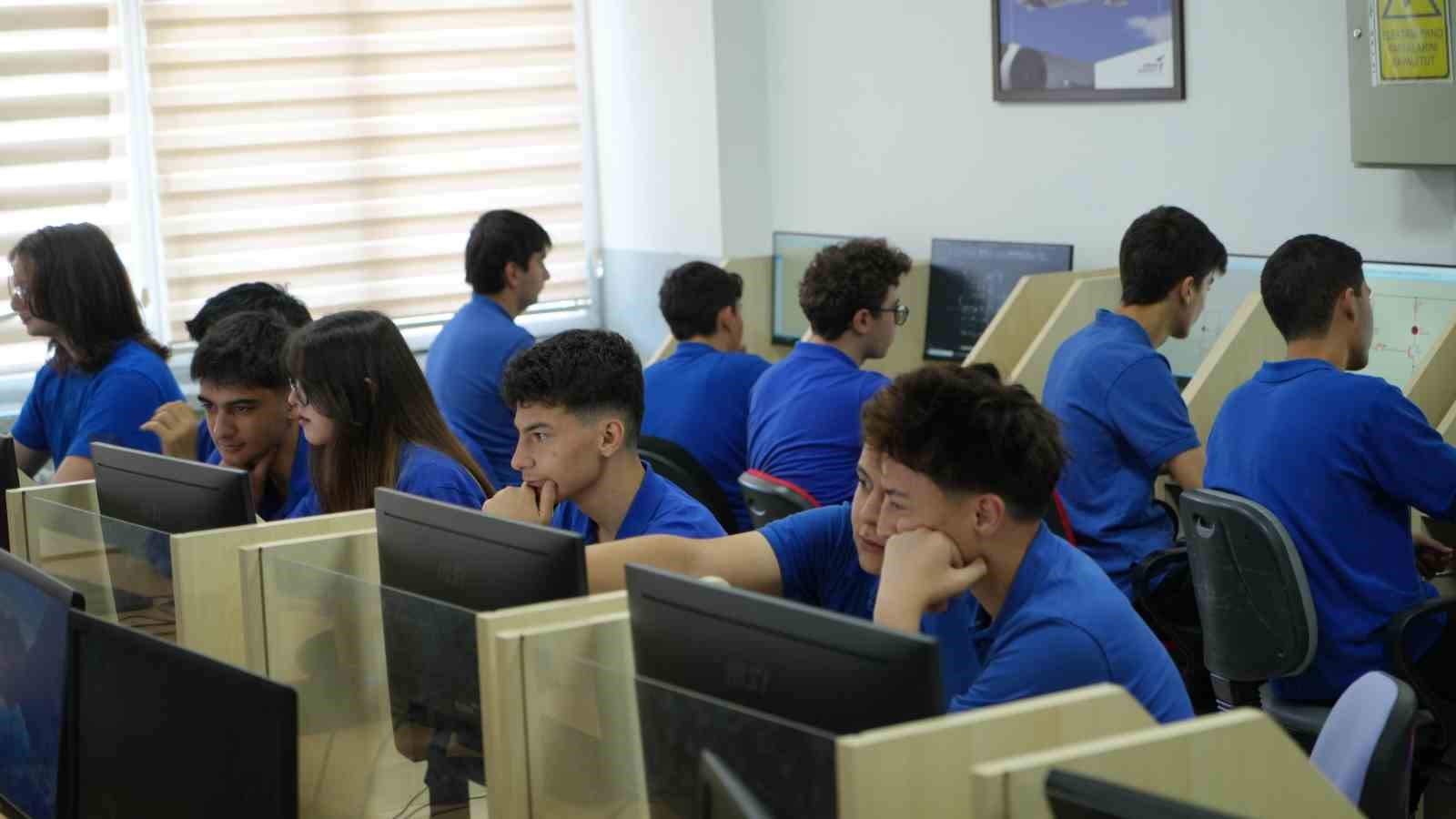 Havacılığın yıldız adayları, TUSAŞ Şehit Hakan Gülşen Mesleki ve Teknik Anadolu Lisesi’nden çıkıyor