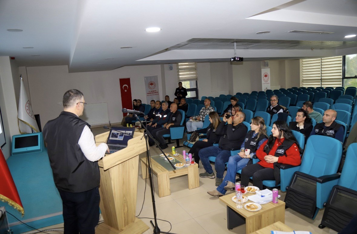 Bingöl’de su ürünleri üreticilerine balık hastalıkları ve yetiştiricilik eğitimi verildi