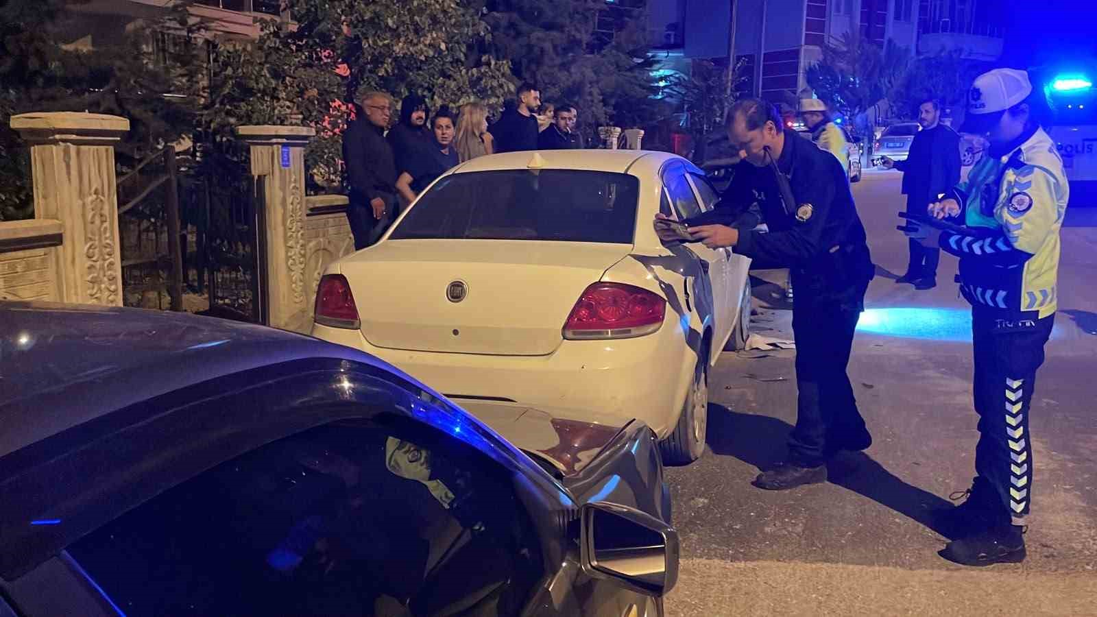 Karaman’da otomobil park halindeki araca çarptı: 1 yaralı