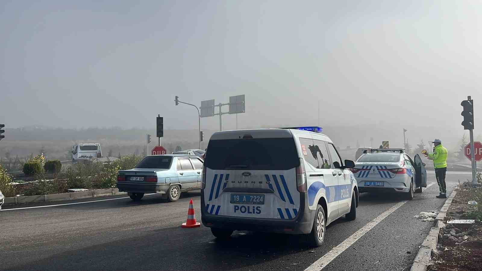 Çorum’da iki otomobil çarpıştı: 3 yaralı