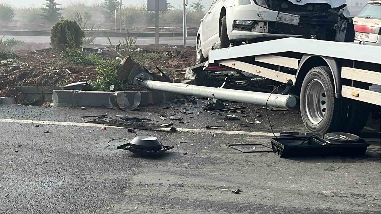 Çorum’da iki otomobil çarpıştı: 3 yaralı
