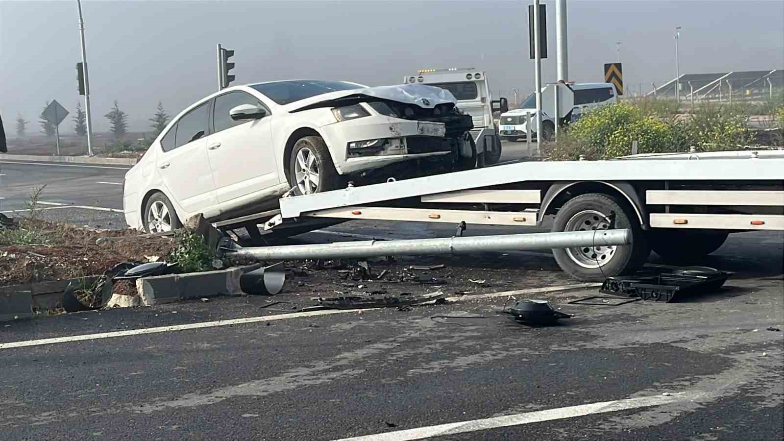 Çorum’da iki otomobil çarpıştı: 3 yaralı
