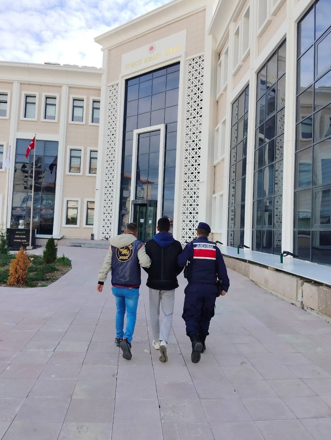 Çanakkale’de çeşitli suçlardan aranan 110 kişi yakalandı