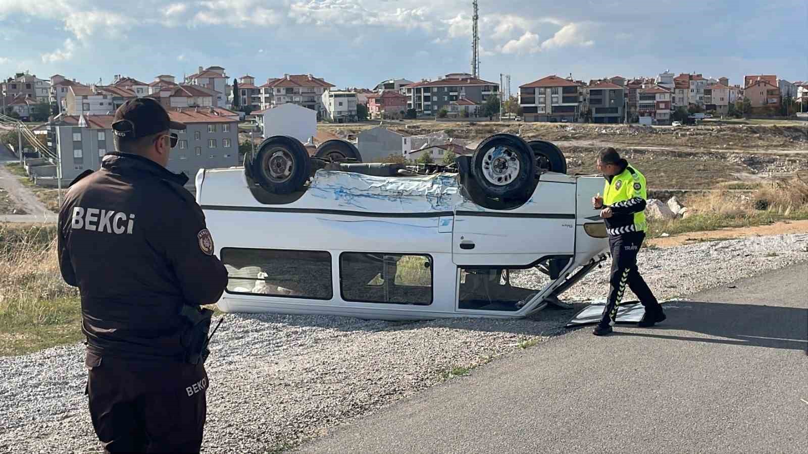 Karaman’da otomobille çarpışan panelvan devrildi: 2 yaralı