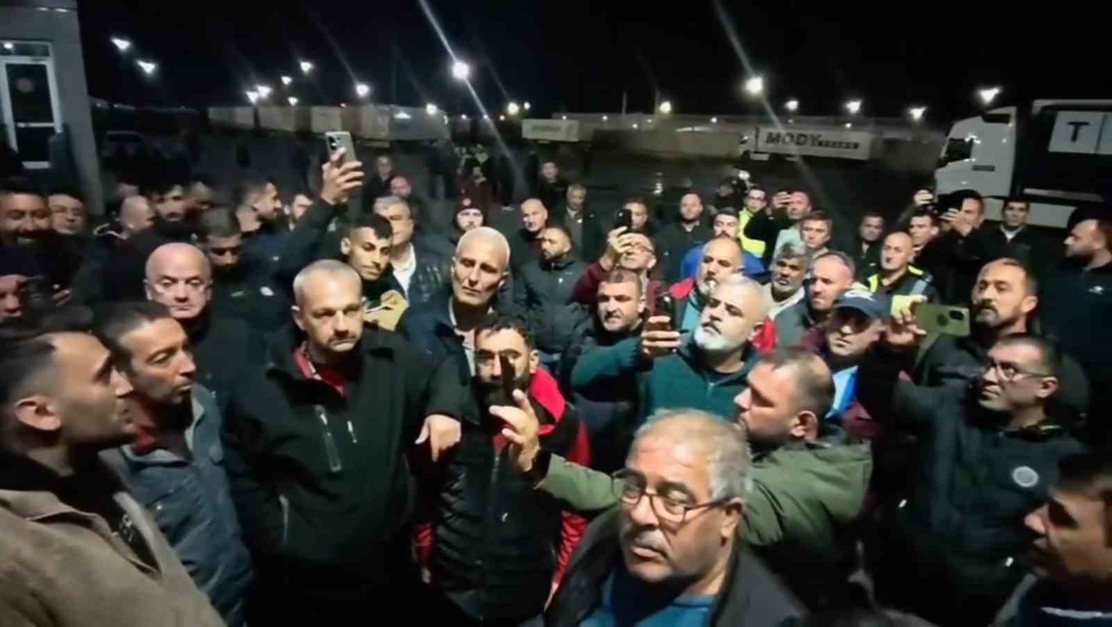 Kapıkule ve Hamzabeyli’de tır sürücülerinden eylem