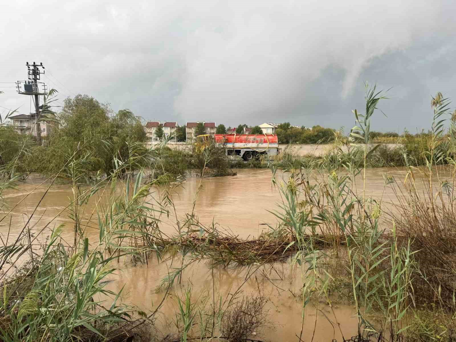 Muğla Dalaman sele teslim oldu