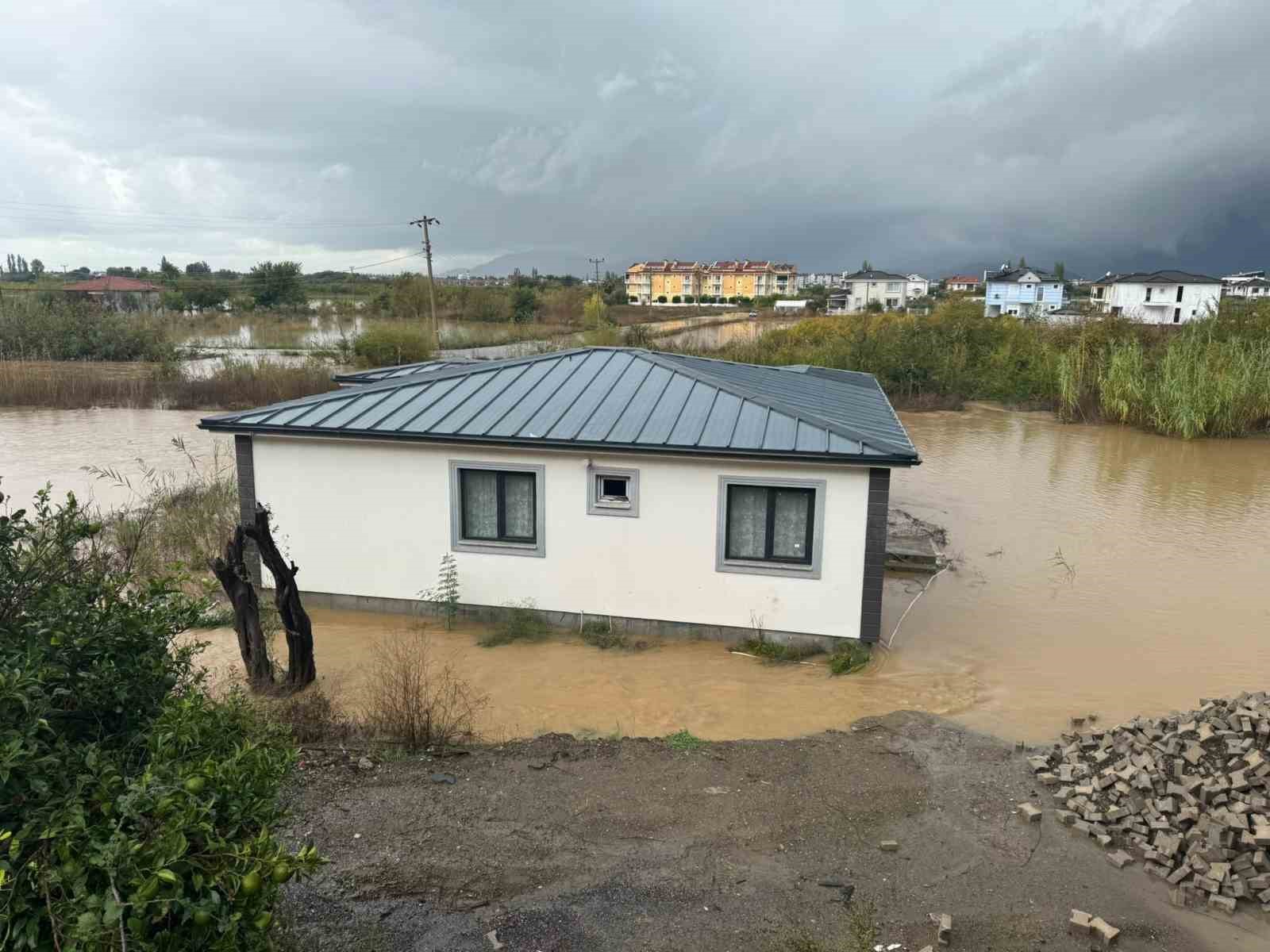 Muğla Dalaman sele teslim oldu