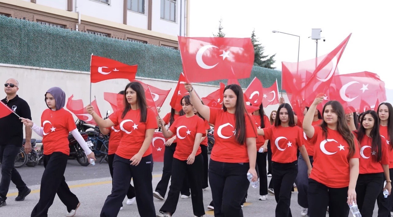 Osmaniye’de 103 öğrenci Cumhuriyet’in 103. yılını antik kentte kutladı