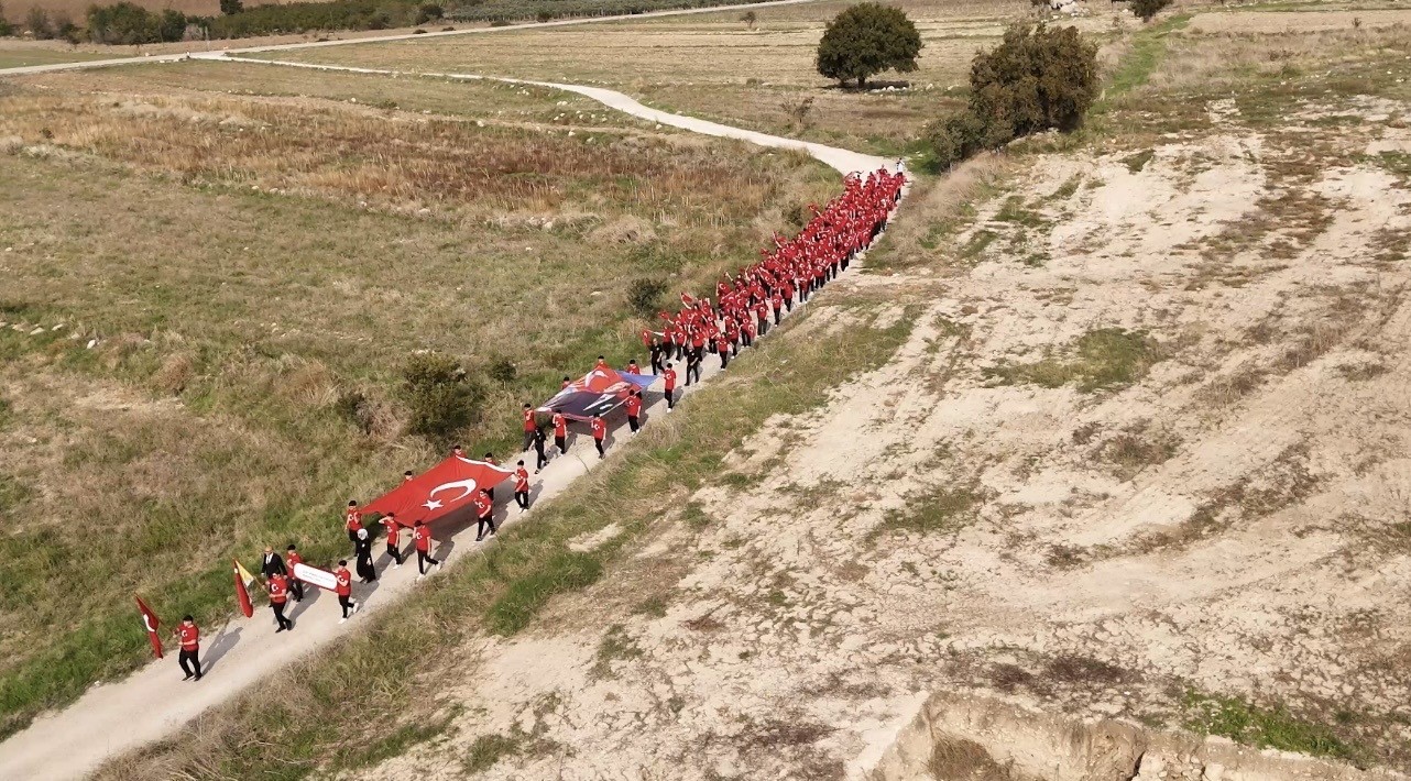 Osmaniye’de 103 öğrenci Cumhuriyet’in 103. yılını antik kentte kutladı