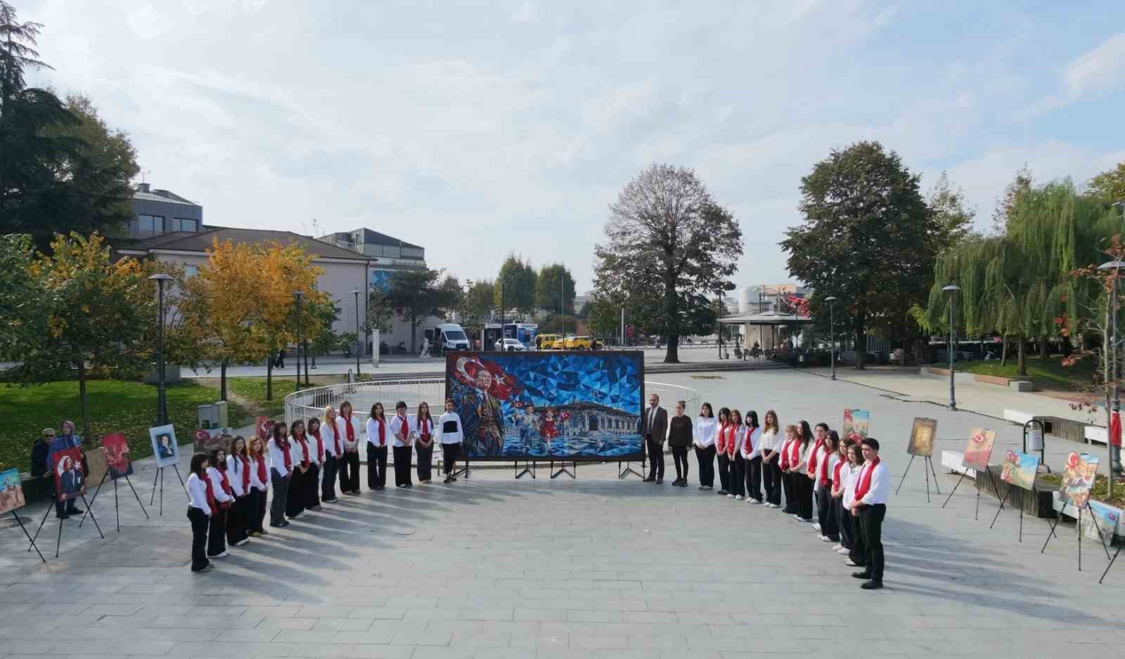 24 öğrenci, 24 tuval, tek resim
