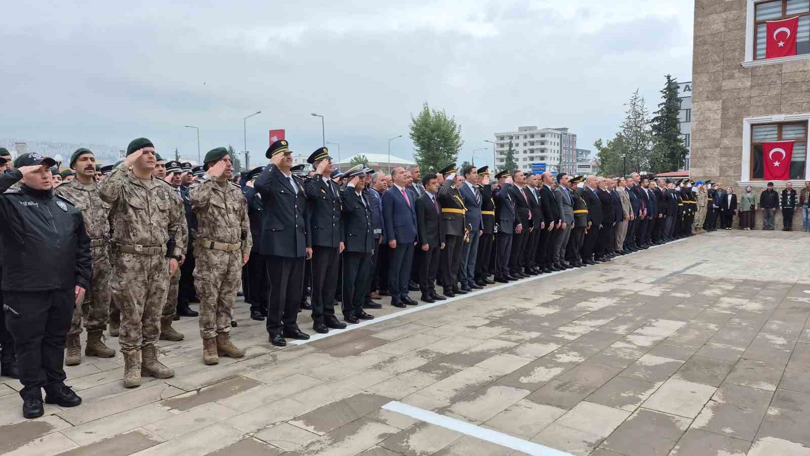 Adıyaman’da Atatürk Anıtı’na çelenk sunuldu