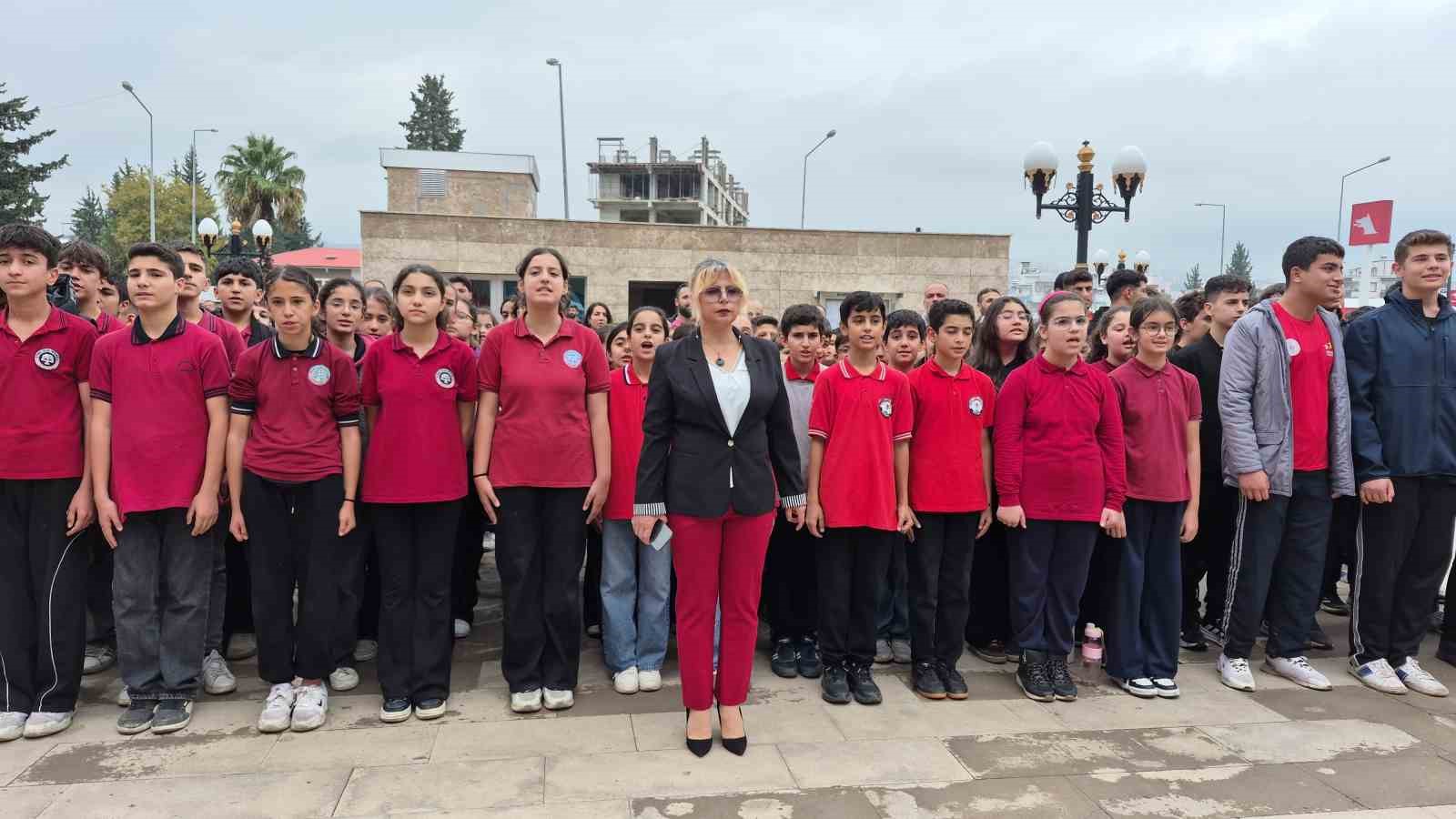 Adıyaman’da Atatürk Anıtı’na çelenk sunuldu