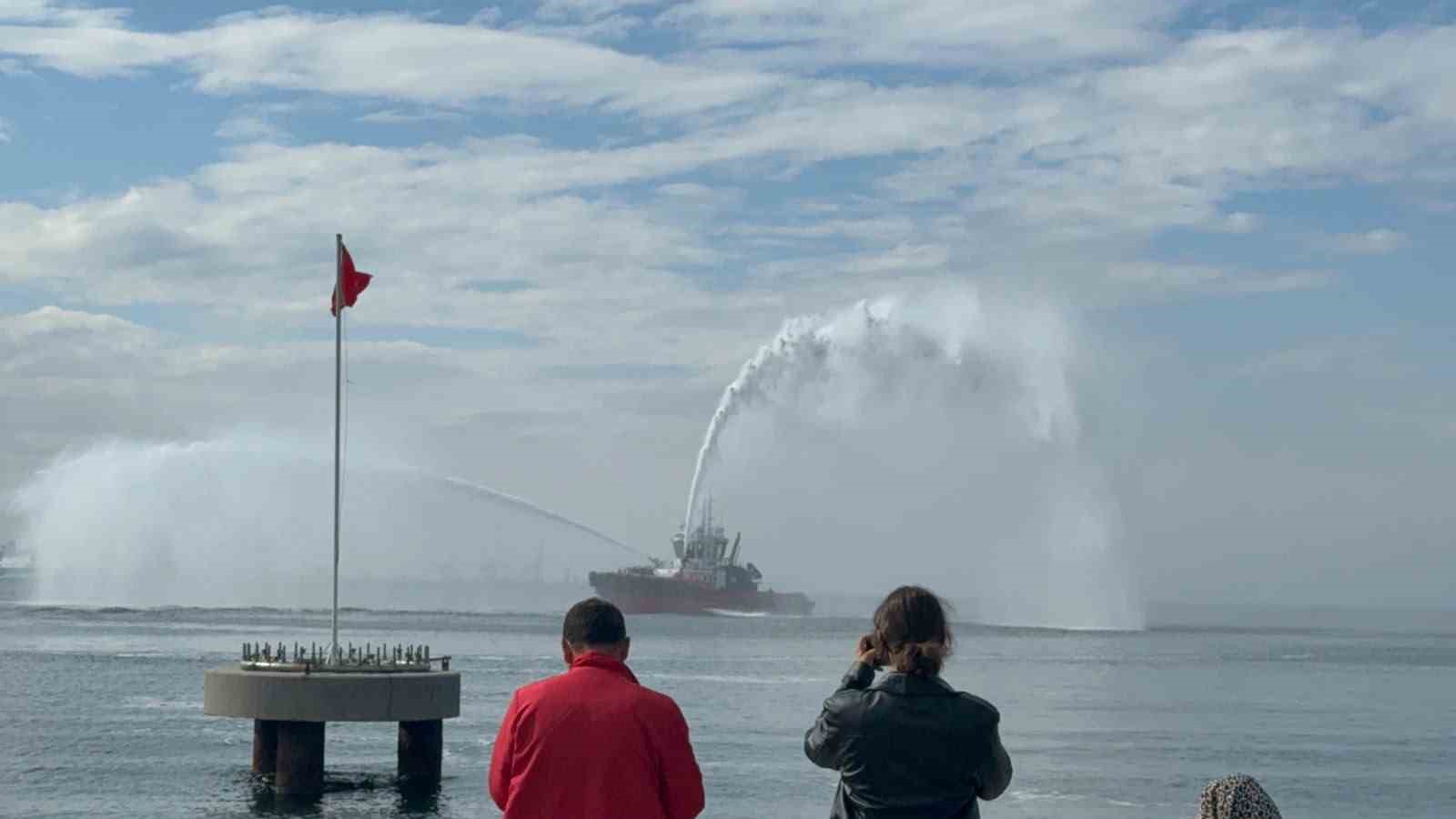Gemlik’te Cumhuriyet Bayramı coşkusu denize taştı