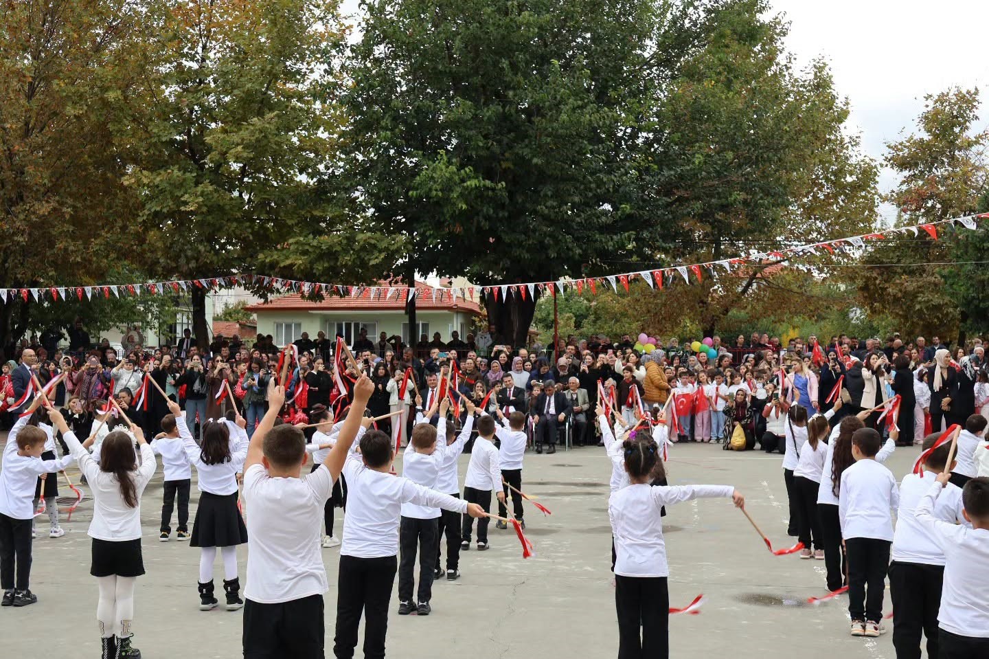 Çivril’de 29 Ekim coşkusu törenlerle başladı