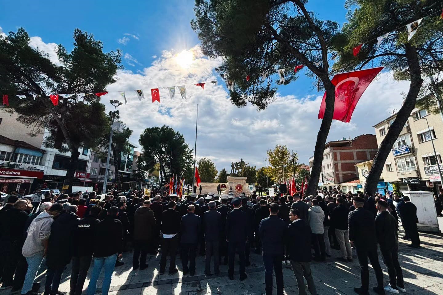 Çivril’de 29 Ekim coşkusu törenlerle başladı