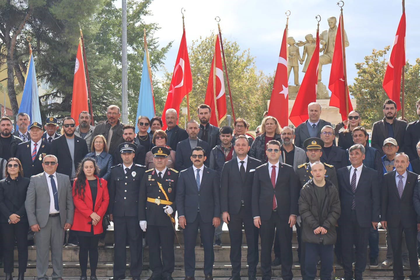 Çivril’de 29 Ekim coşkusu törenlerle başladı