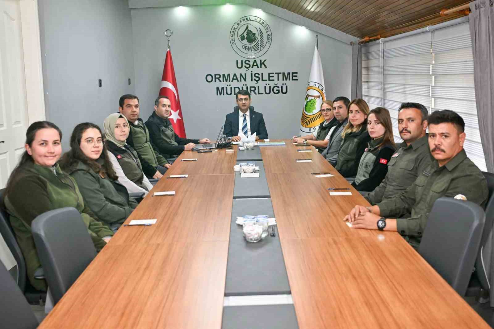 Uşak Valisi Kartal, Orman İşletme Müdürlüğü ve DKMP’yi ziyaret etti