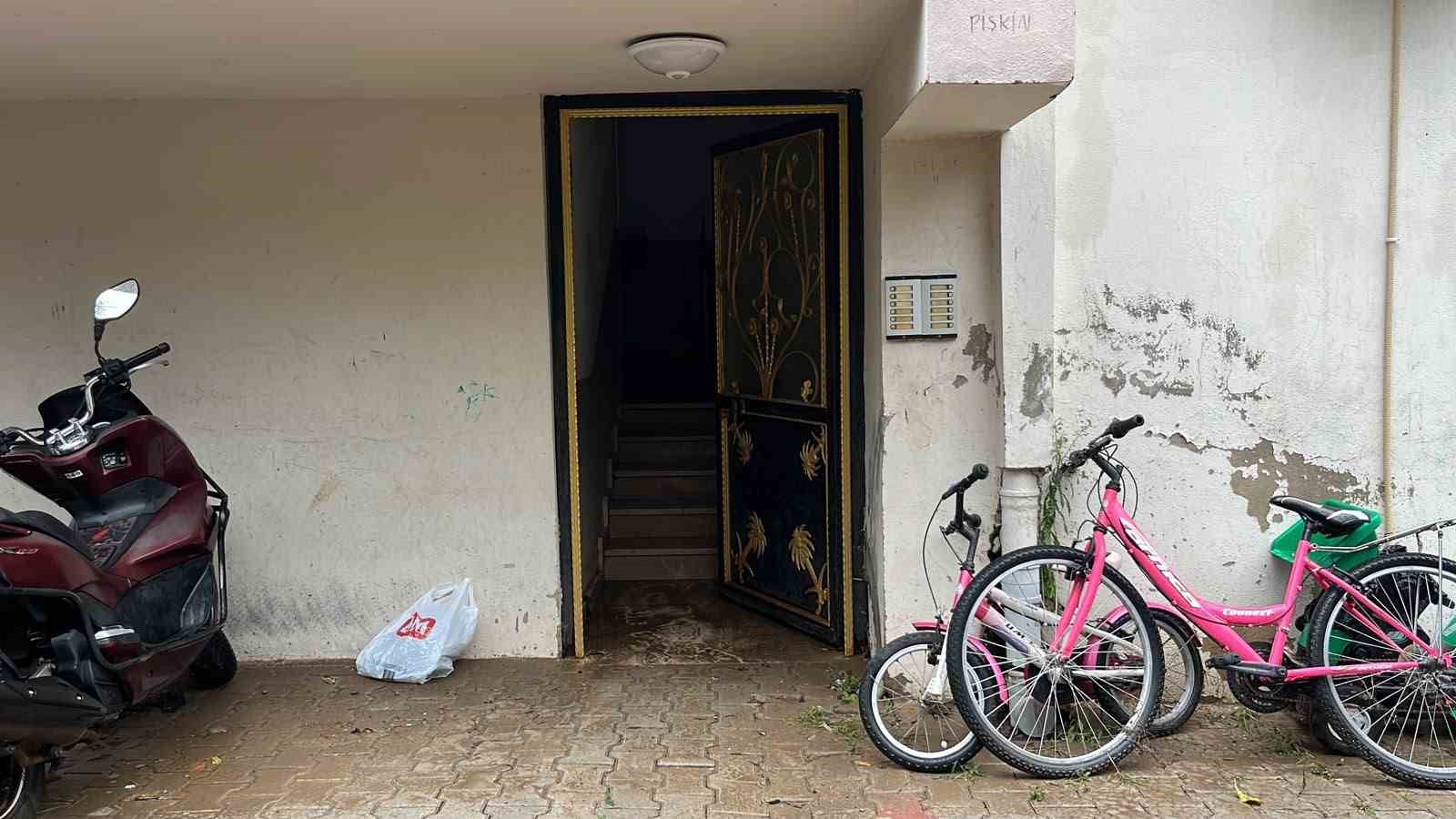 Alanya’da pazar yerini su bastı