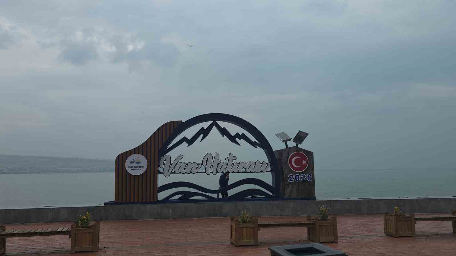 Van’da yağmurla birlikte sis etkili oldu