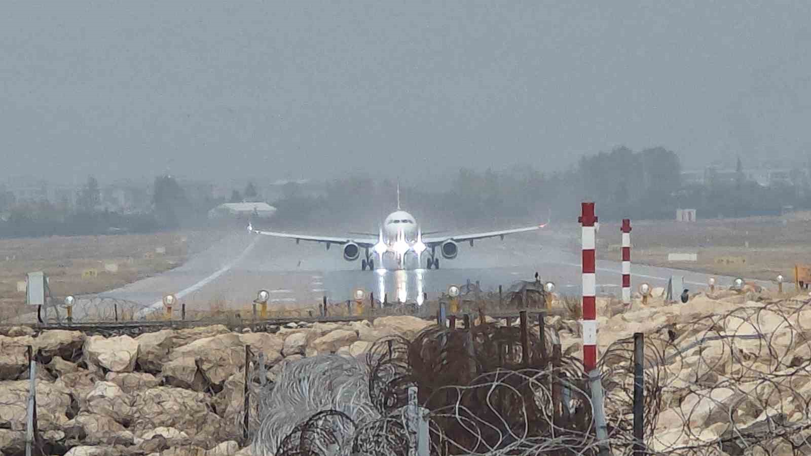 Van’da yağmurla birlikte sis etkili oldu