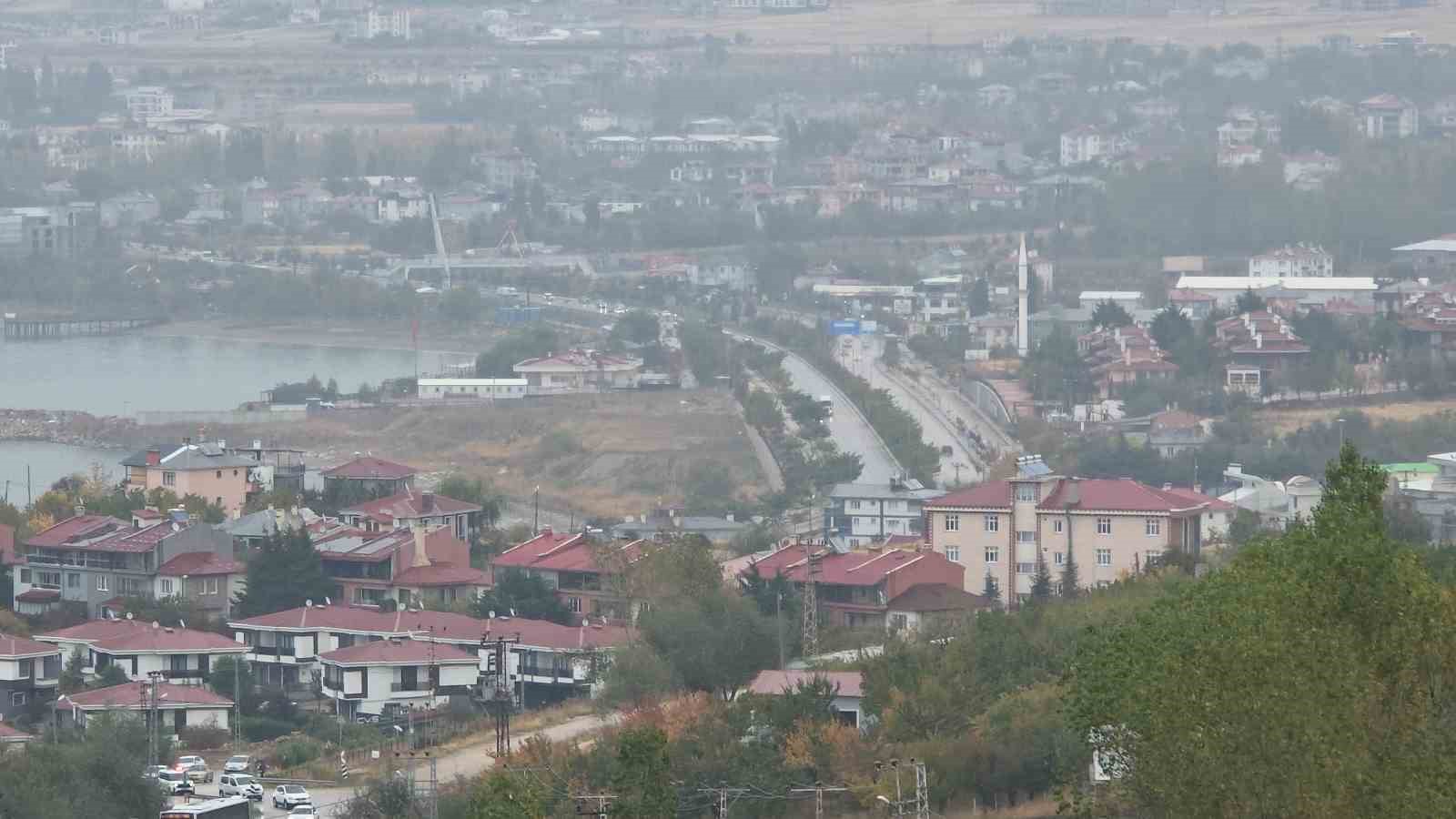 Van’da yağmurla birlikte sis etkili oldu