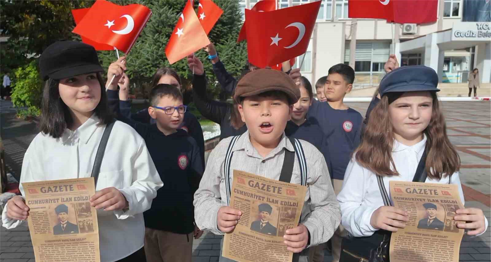 Miniklerin Cumhuriyet coşkusu sokaklara taştı
