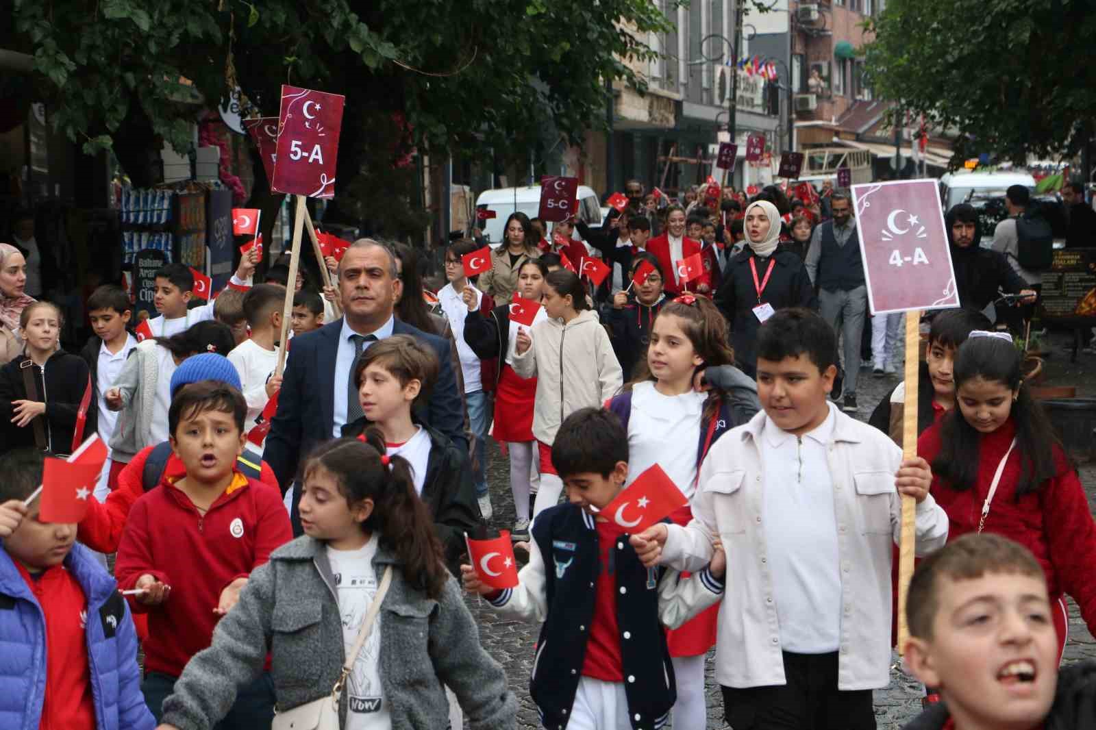 Cumhuriyet coşkusu Diyarbakır’ın tarihi surlarında yankılandı