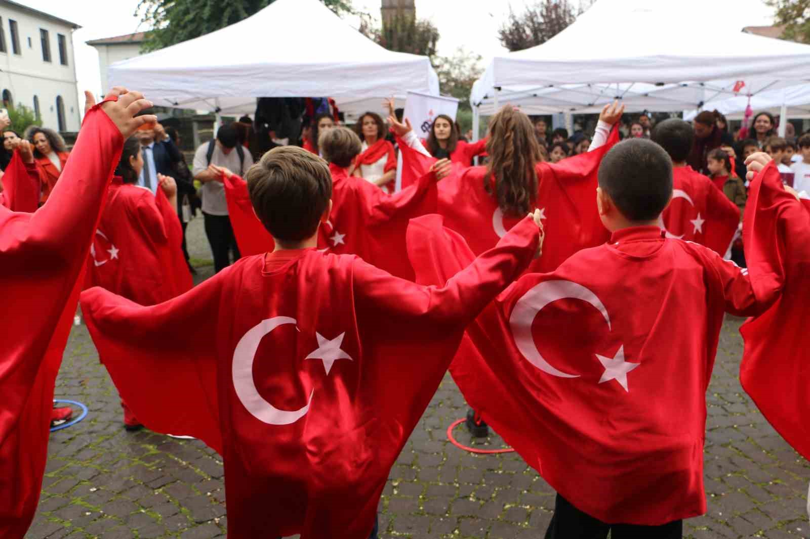 Cumhuriyet coşkusu Diyarbakır’ın tarihi surlarında yankılandı