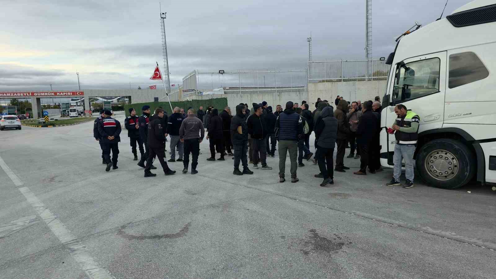 Kapıkule ve Hamzabeyli’de tır şoförleri yaşadıkları mağduriyeti anlattı: "Biz turist değiliz"