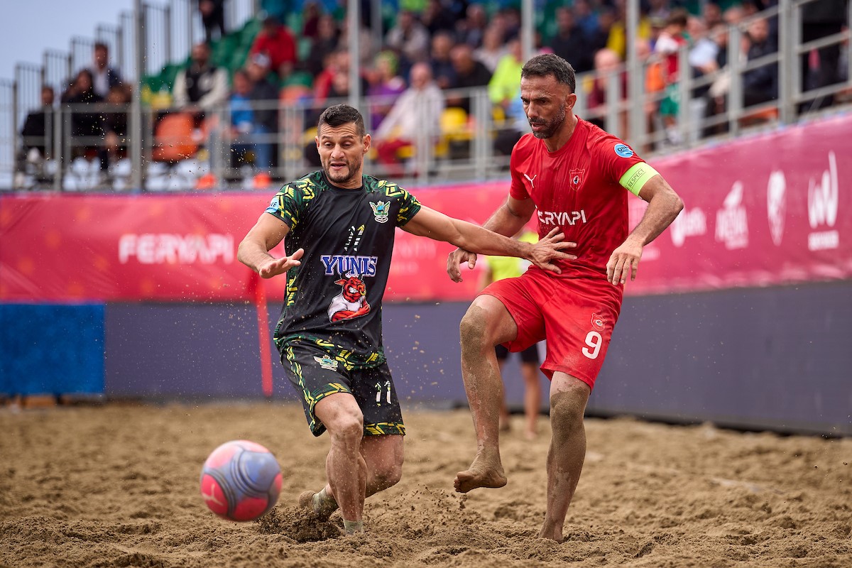 Alanya’nın plaj futbolu devleri son 16’da